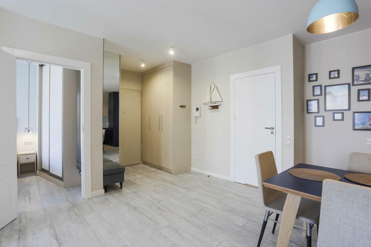 Unique Motlawa Riverbank Apartment 그단스크 외부 사진