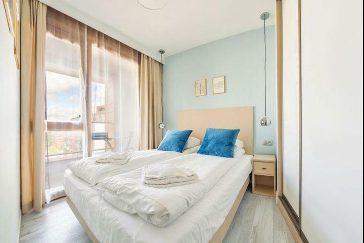 Unique Motlawa Riverbank Apartment 그단스크 외부 사진